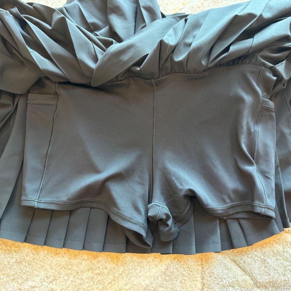 Aerie Women's Black Athletic Skort - Picture 2 of 4